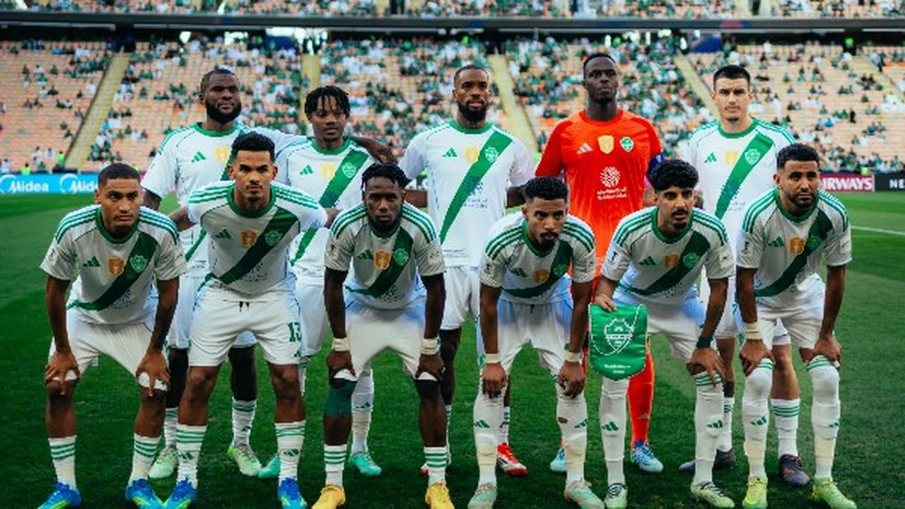 الأهلي السعودي في اختبار آسيوي صعب أمام فيسيل كوبي لحجز بطاقة النهائي